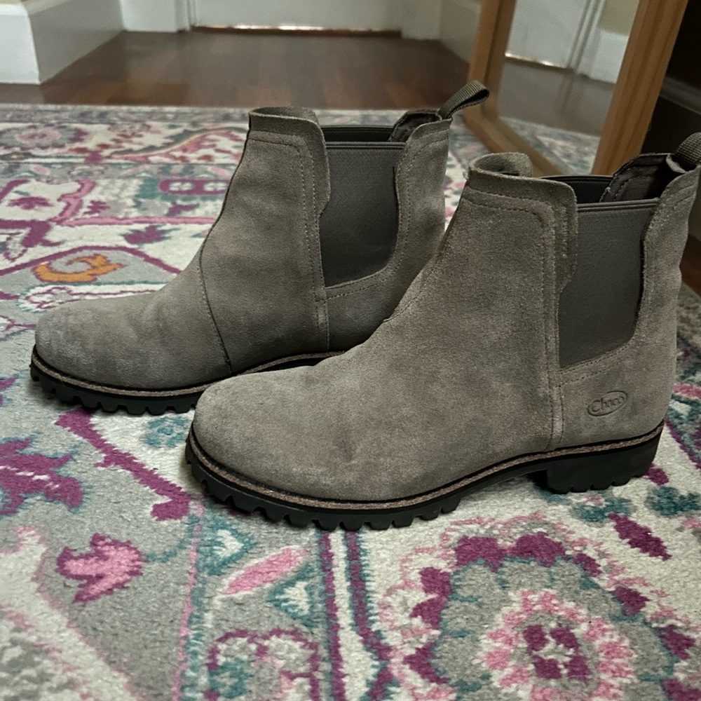 Chaco women’s Fields Chelsea boots size 9 morel brown suede
